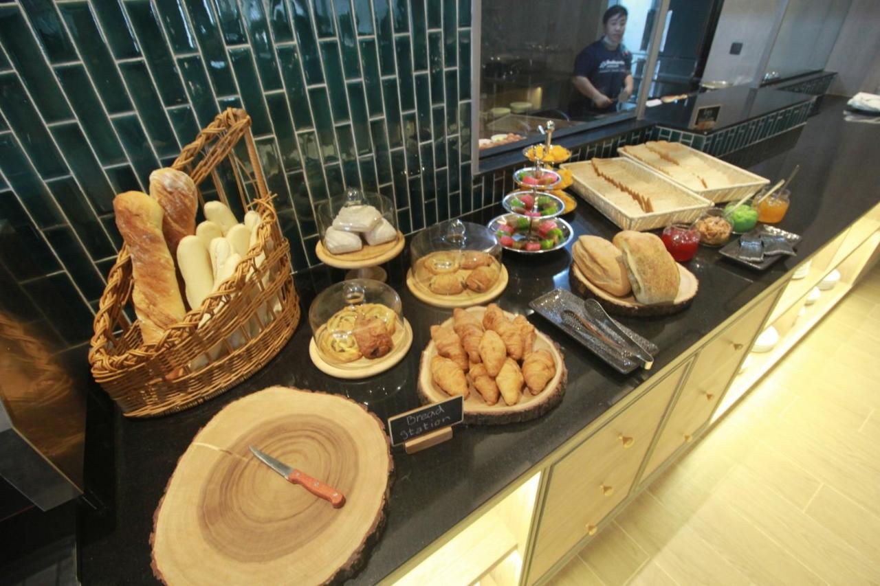 Hotel The Quarter Chaophraya By Uhg Bangkok Esterno foto